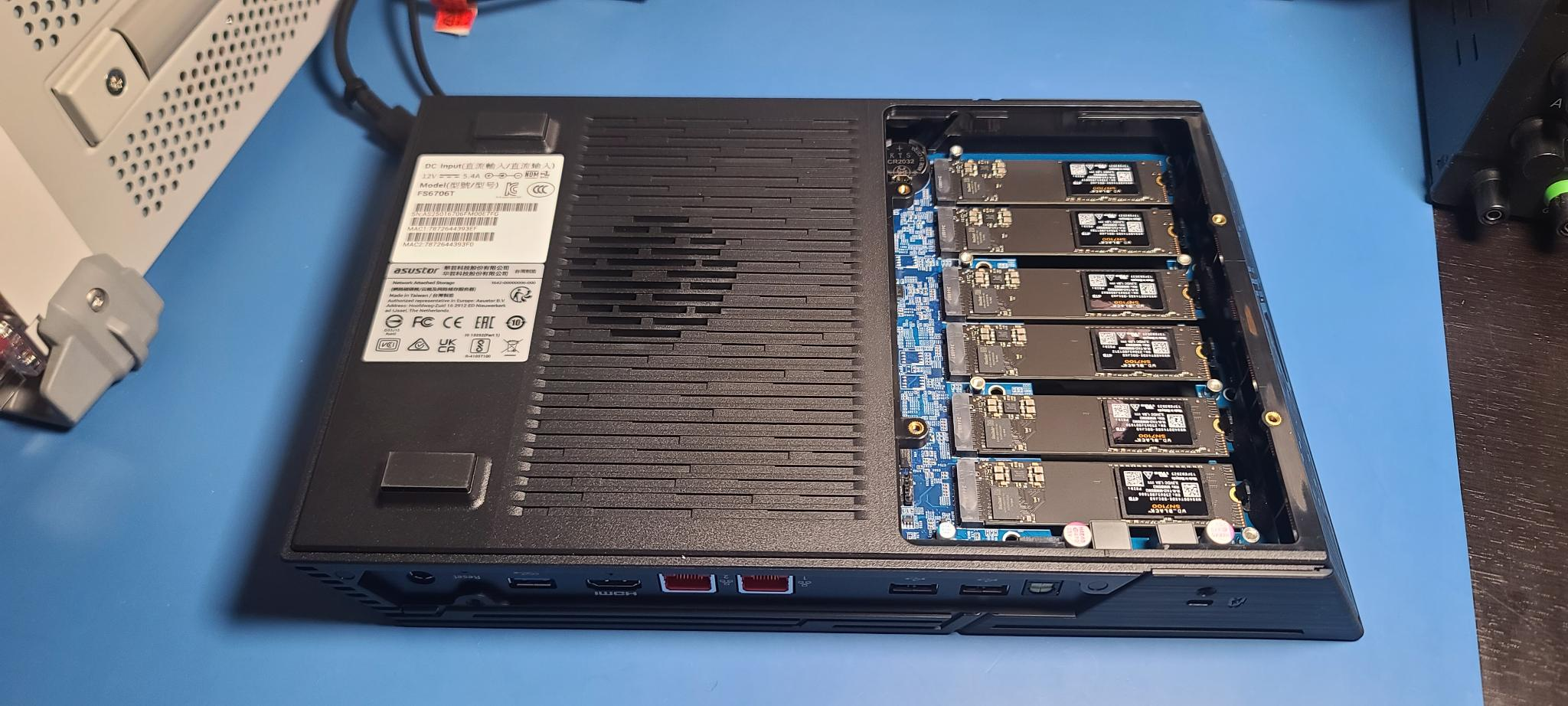 Opened up Asustor Flashstor 6